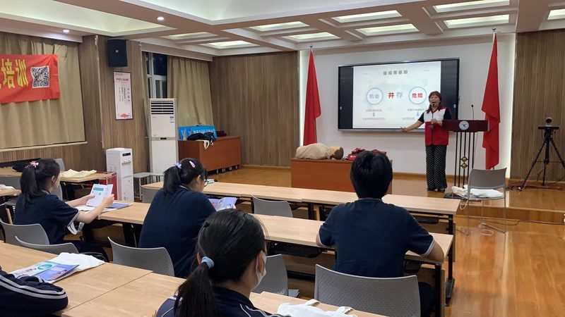 小标题：行业背景解析